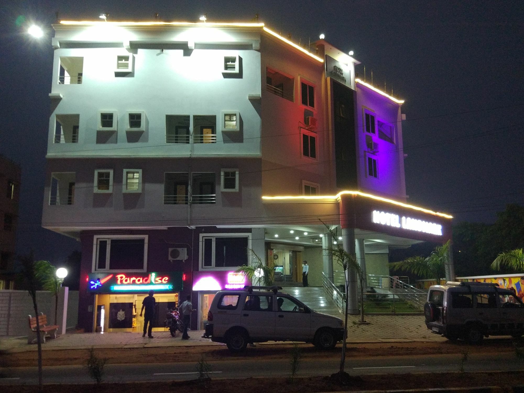 Hotel Landmark Μπουμπάνεσβαρ Εξωτερικό φωτογραφία